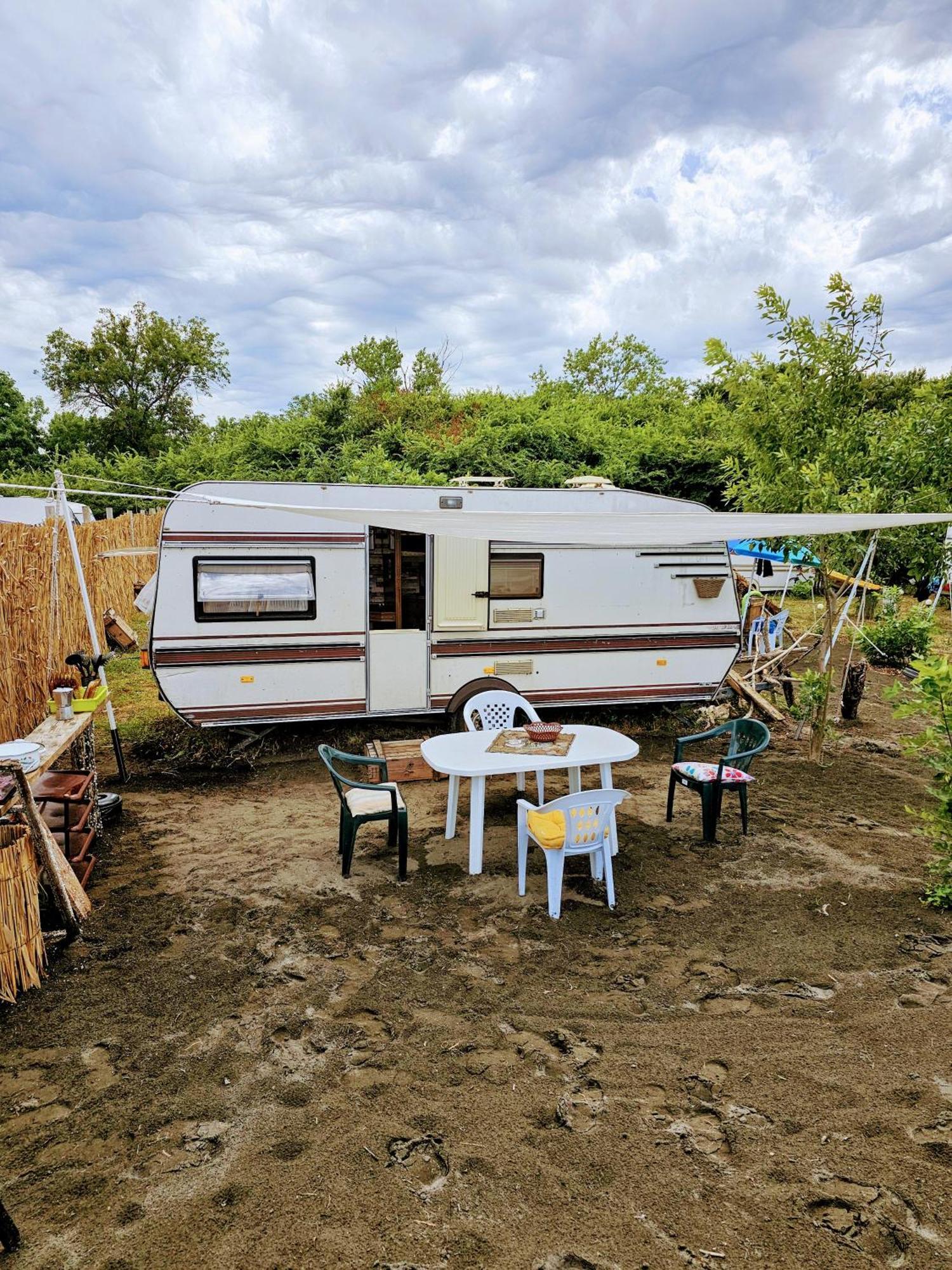 Beachfront Caravans Hotel Черноморец Екстериор снимка