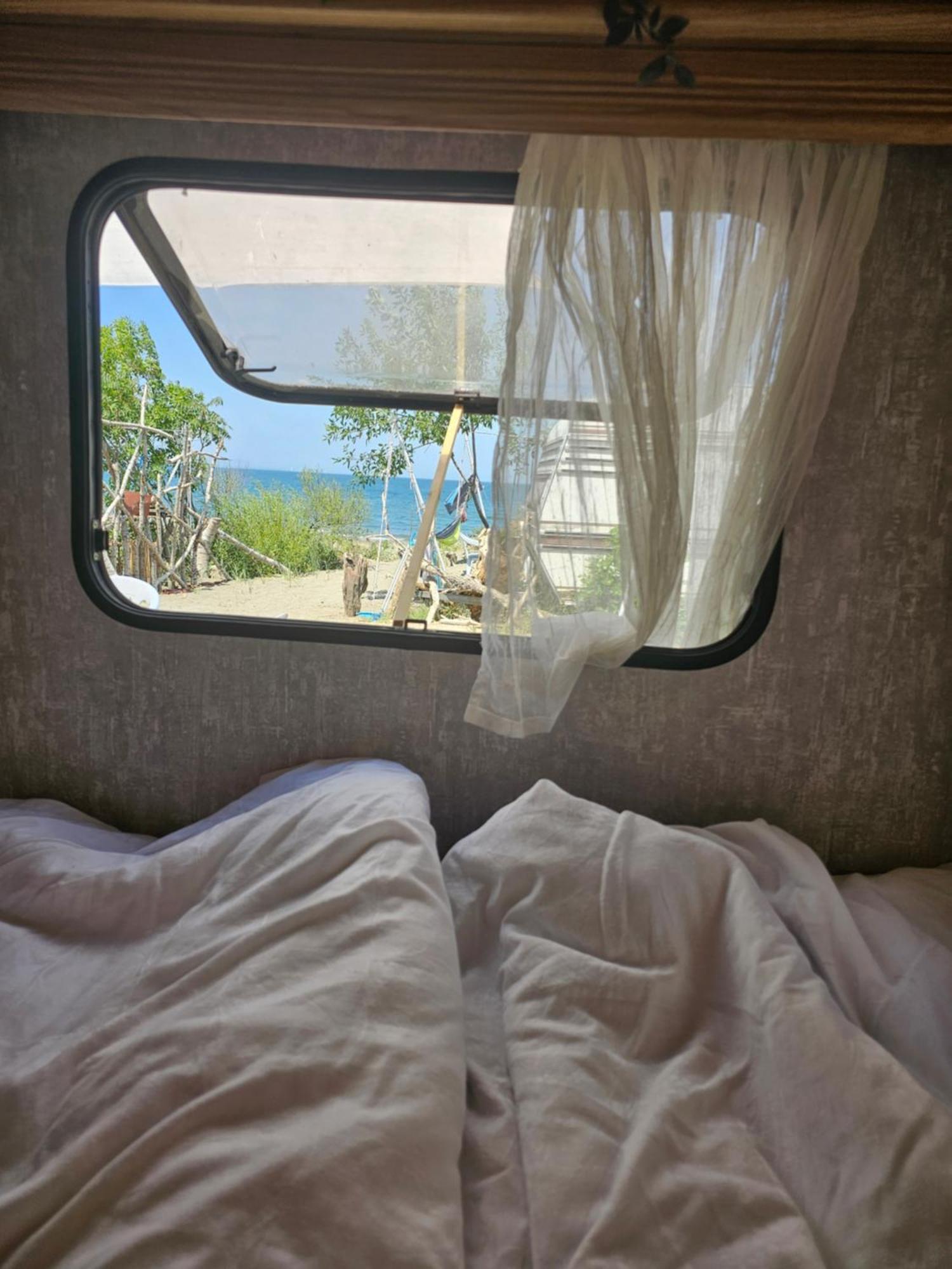 Beachfront Caravans Черноморец Екстериор снимка