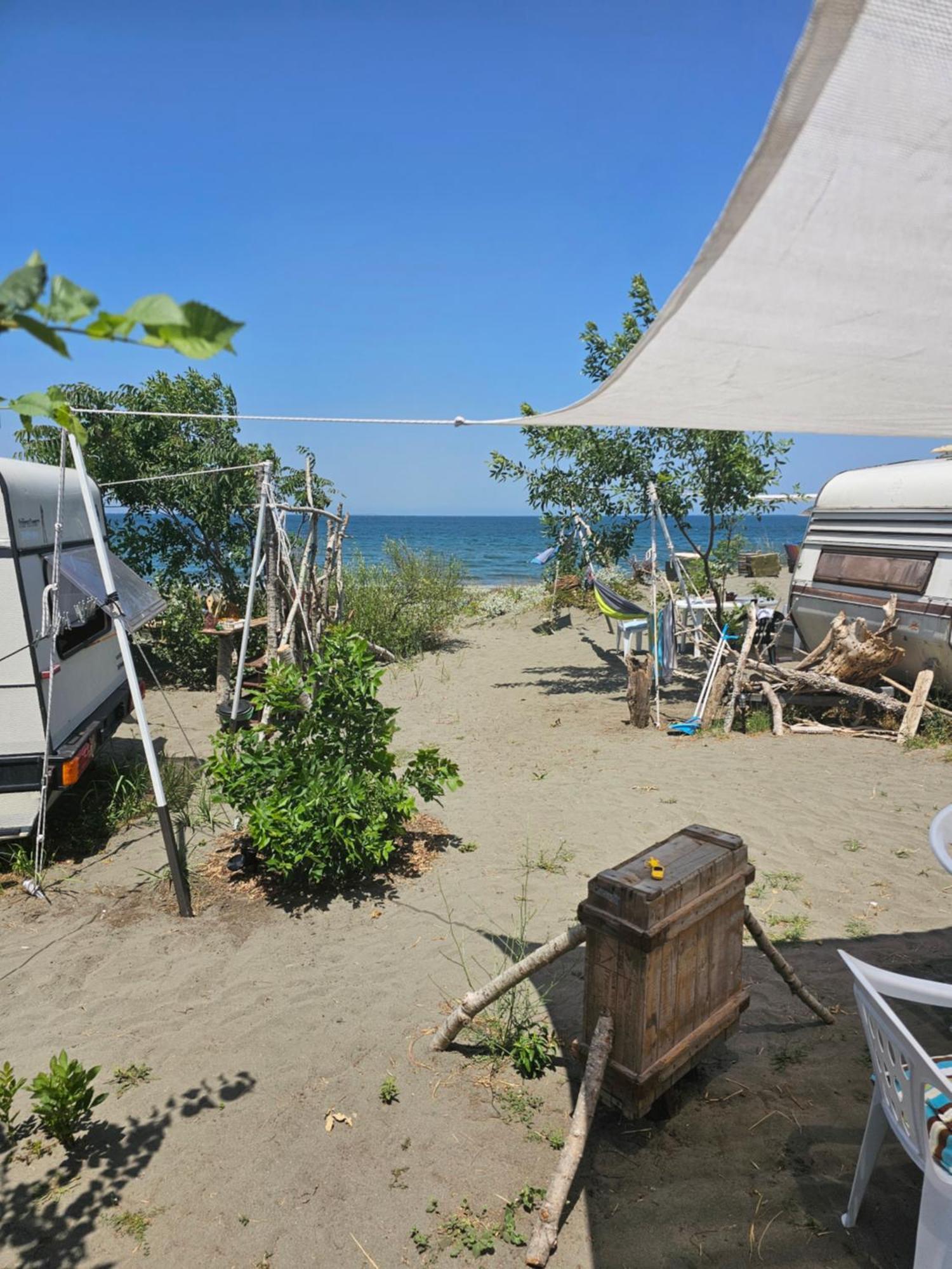 Beachfront Caravans Hotel Черноморец Екстериор снимка