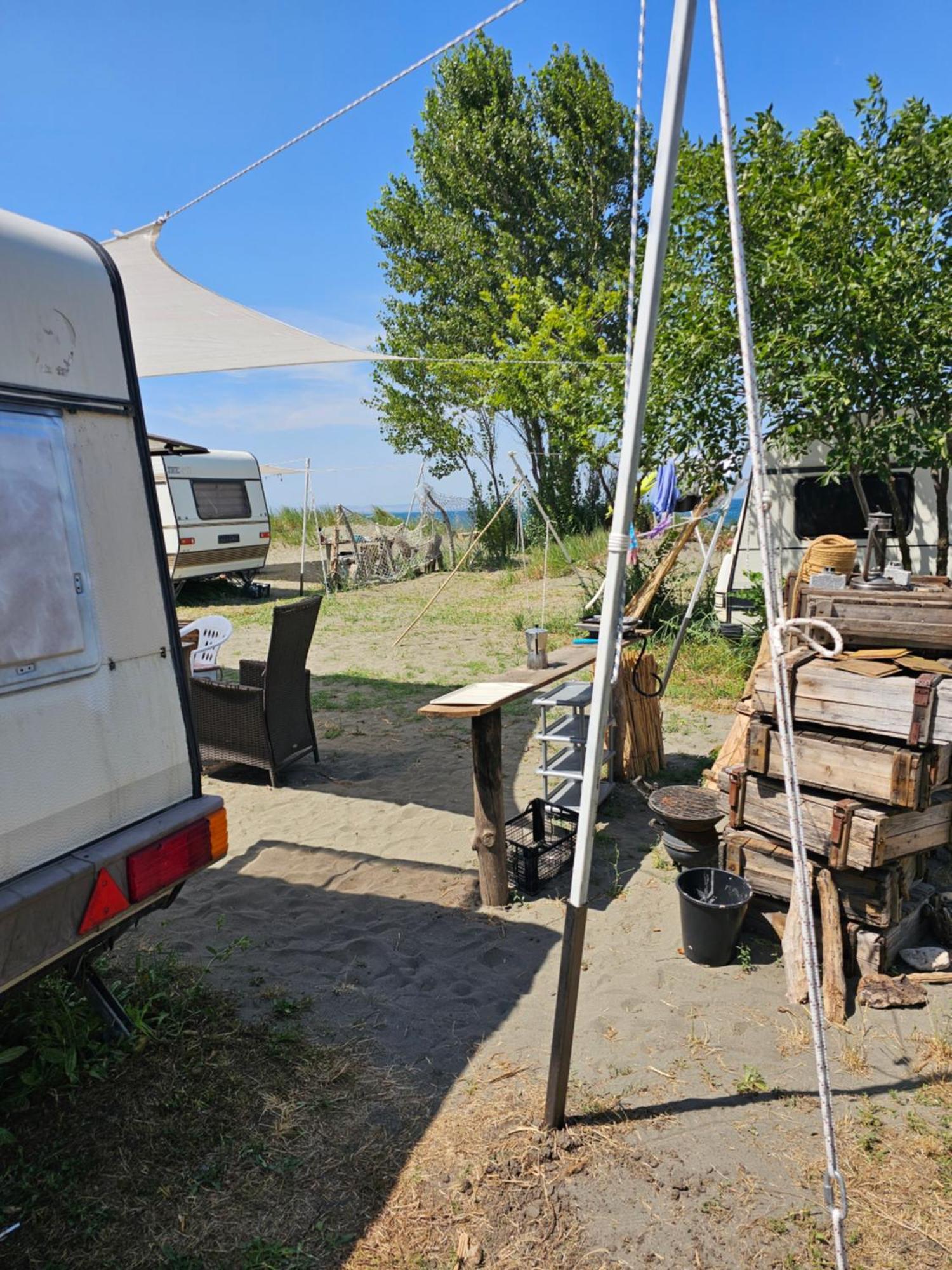 Beachfront Caravans Hotel Черноморец Екстериор снимка